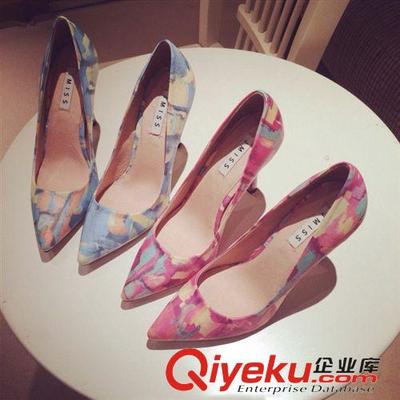 3月新款 2015廠家直銷(xiāo)春夏季細(xì)跟女鞋進(jìn)口水染印花嫩粉尖頭淺口高跟單鞋圖片|3月新款 2015廠家直銷(xiāo)春夏季細(xì)跟女鞋進(jìn)口水染印花嫩粉尖頭淺口高跟單鞋產(chǎn)品圖片由深圳市龍崗區(qū)三毛鞋業(yè)批發(fā)商行公司生產(chǎn)提供-